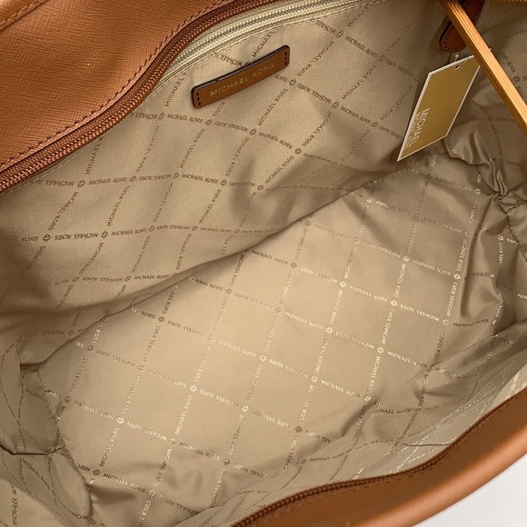 MICHAEL KORS TOP ZIP LARGE SHOULDER TOTE VANILLA COLOR NWT - Picture 6 of 16